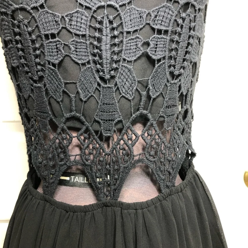 L’ATISTE BY AMY Black Crochet Sheer Side zíper Elastic Waist Maxi Dress Size M - Picture 4 of 16